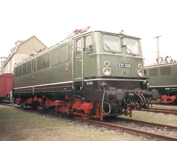  E 11 028
