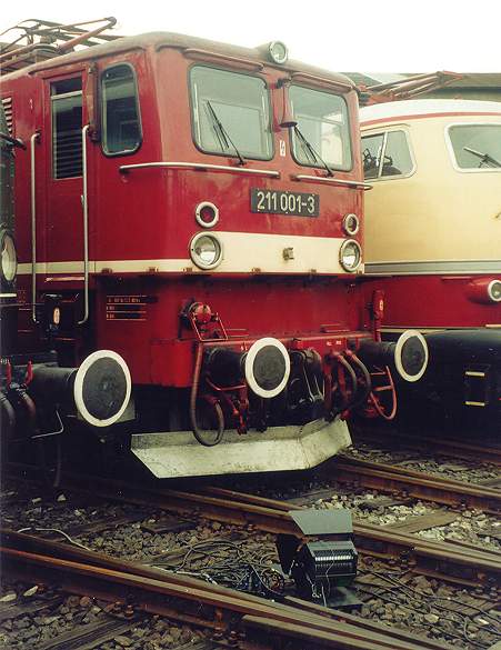  211 001