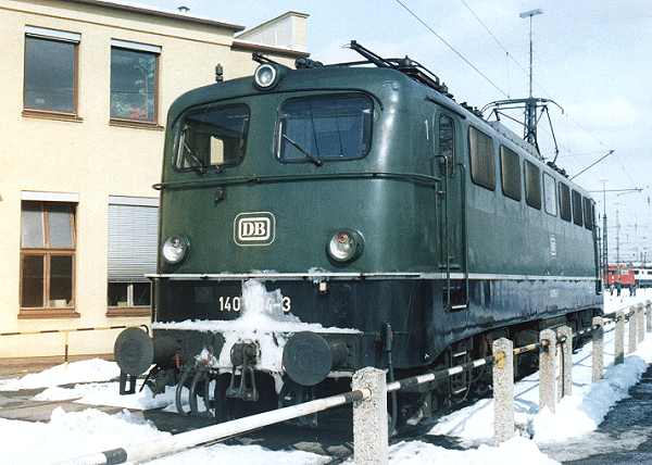  140 004