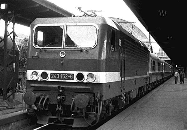  243 152