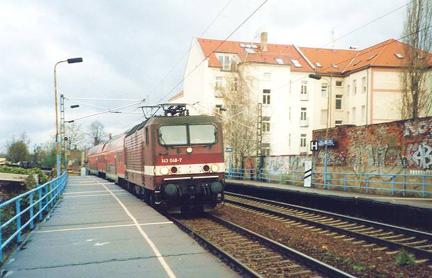  143 048