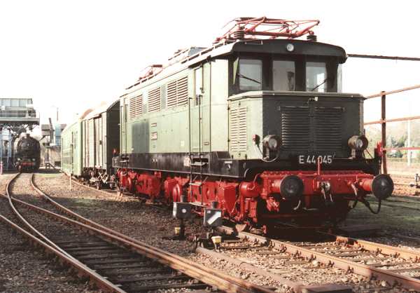 E 44 045
