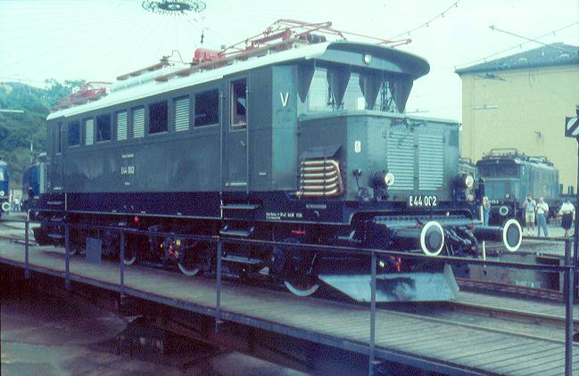  E 44 002