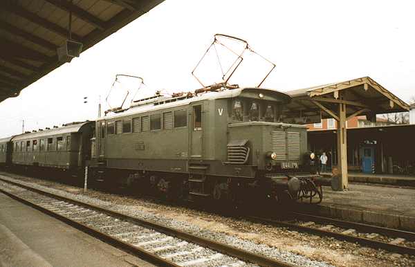  E 44 119