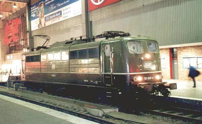  151 049