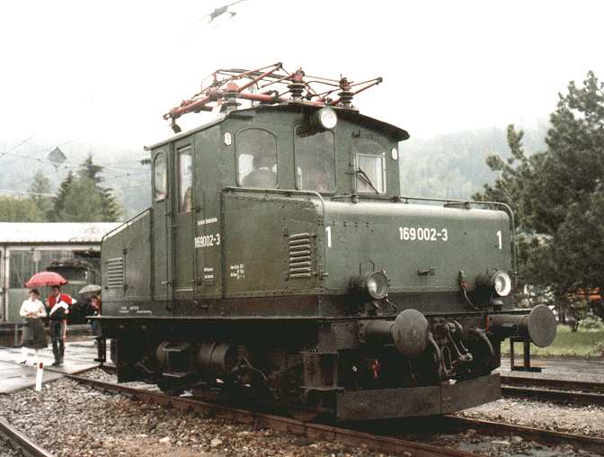  169 002