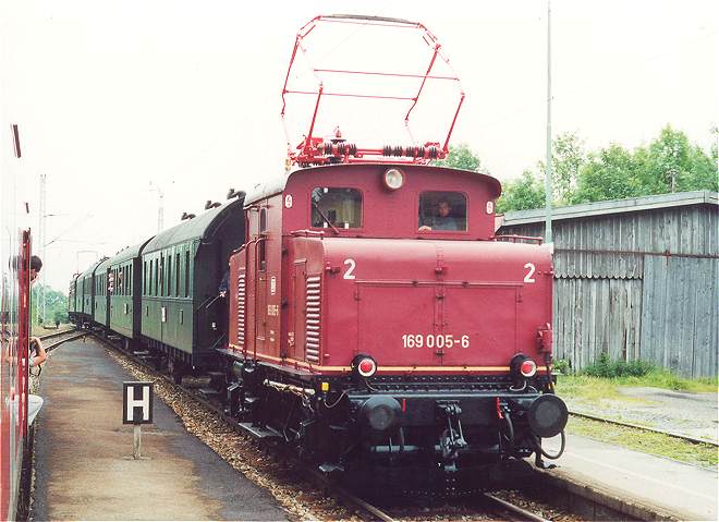  169 005