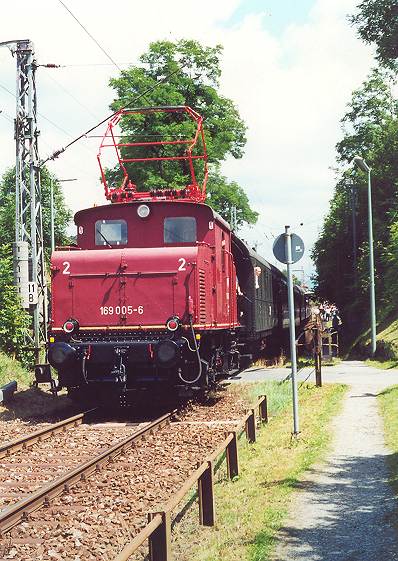  169 005