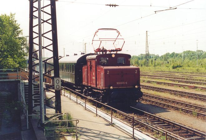  169 005