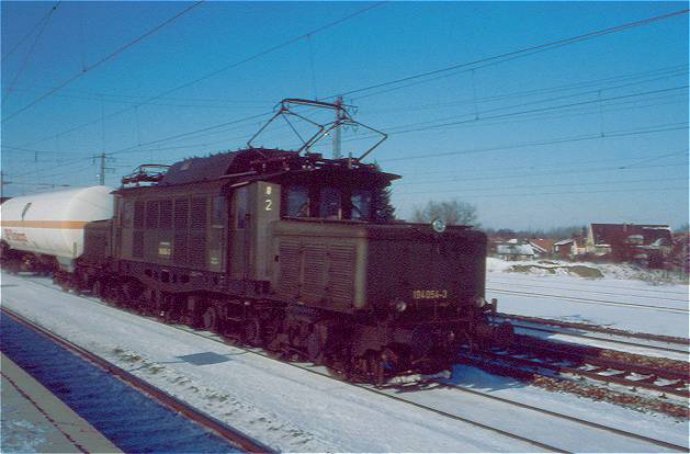  194 054