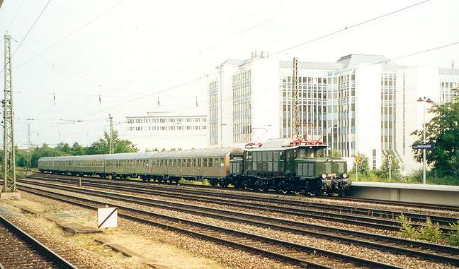  E 94 279